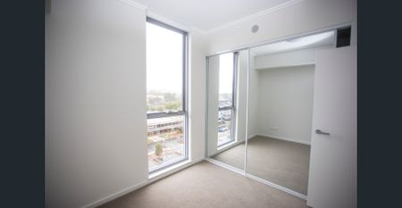 2nd Floor light filled 2 bedroom unit - Photo 2