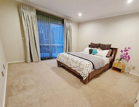 Spacious 1–2 Bedroom Unit with Private Entrance - Photo 4