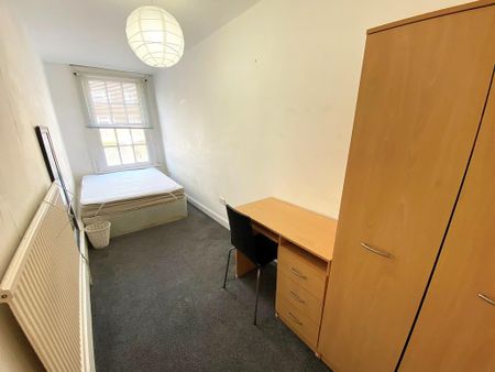 3 bedroom terraced house to rent - Photo 5