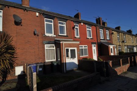 3 bed Terraced - To Let - Photo 5