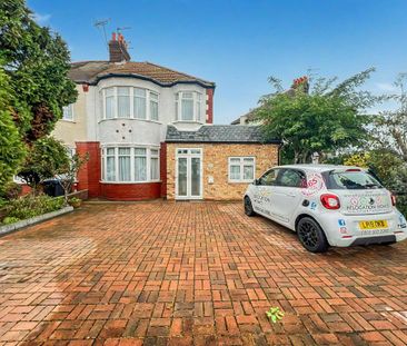 4 bedroom semi-detached house to rent - Photo 2