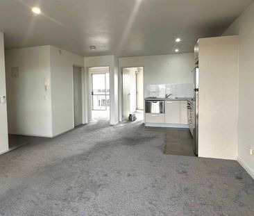 Modern Apartment in the Heart of Flat Bush - Photo 4