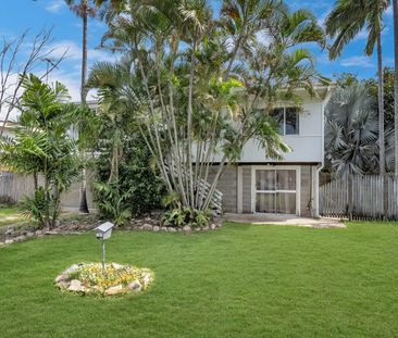 Charming Queenslander Family Home in a Quiet Street - Photo 2