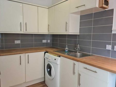 4 bedroom flat to rent - Photo 5
