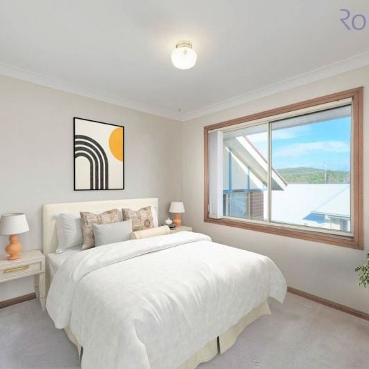 Spacious three bedroom townhouse in a beachside suburb - Photo 1