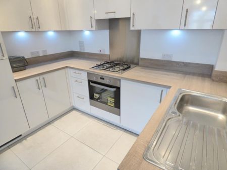 2 bedroom flat to rent - Photo 5