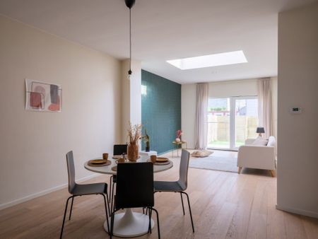 Ruime stadswoning met 4 slaapkamers en mooie buitenruimte - Foto 4