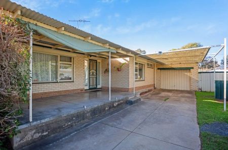 “Spacious Family Living with Comfort and Convenience” - Photo 2