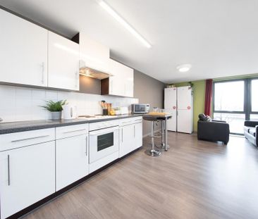 1 bedroom in a flat share to rent - Photo 3