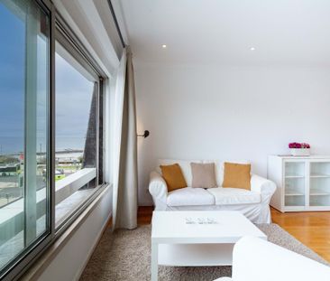 Premium 1 Bedroom Apartment in Estoril – Furnished - Photo 3