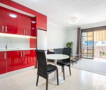 ¡Oportunidad Única! Fantástico Piso Reformado en el Corazón de Adej... - Photo 1