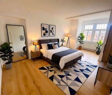 NEU & in Renovierung! I Moderne Einbauküche I Tageslichtbad mit Wanne - Photo 2