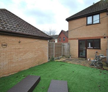 2 bedroom end of terrace house to rent - Photo 3