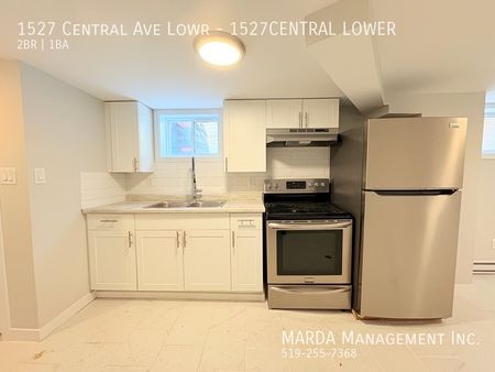 STYLISH NEWLY RENOVATED 2BEDROOM/1BATH LOWER UNIT+HYDRO - Photo 2