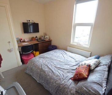 4 bedroom terraced house to rent - Photo 4