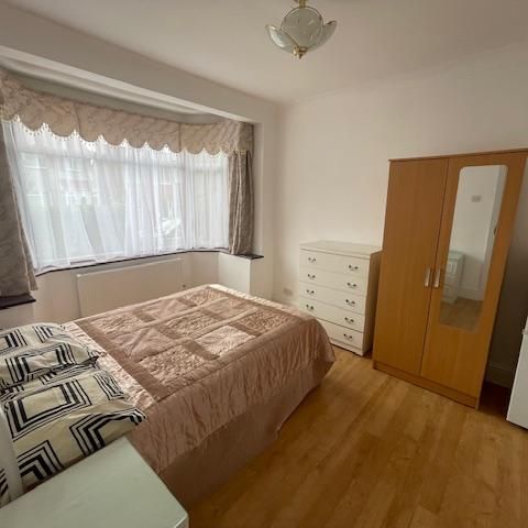 1 bedroom in a house share to rent - Photo 1