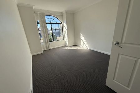 Natural Light Filled Duplex - Photo 5