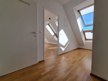 Traumhaftes Dachgeschoß-Refugium in St. Pölten - Großzügig, gepflegt und mit Balkon! - Photo 2