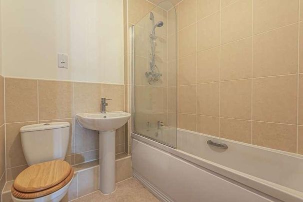 Thornhill Close, Carterton, OX18 - Photo 1