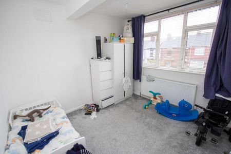 2 bedroom semi-detached house to rent - Photo 3