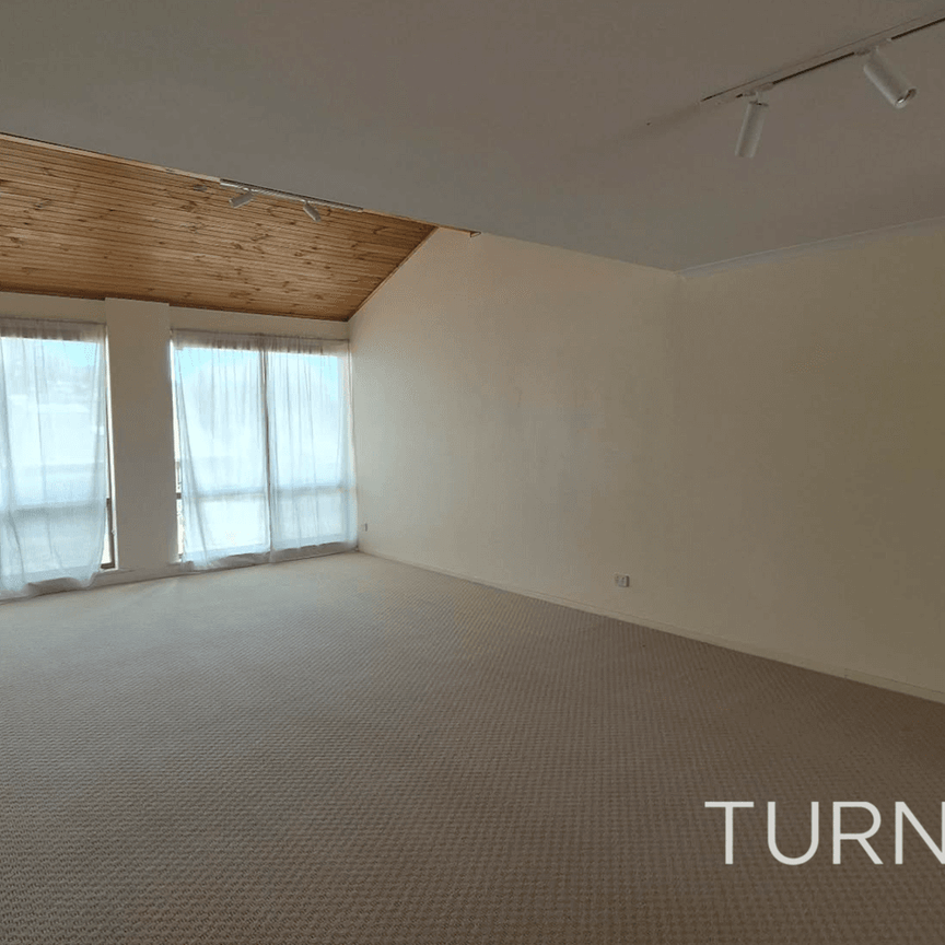 Tranquil nature close to amenities in Adelaide’s premium suburb - Photo 1