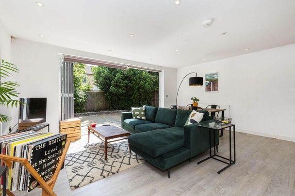 3 bedroom apartment to rent - Photo 1