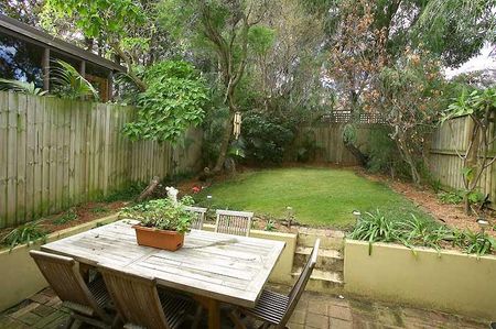 Charming 2 Bedroom Beach House In Premier Location - Photo 4