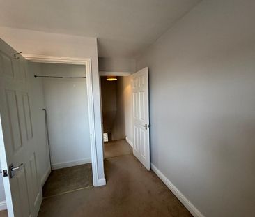 2 bedroom end of terrace house to rent - Photo 3