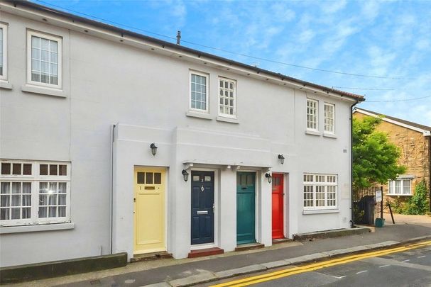 2 bedroom end of terrace house to rent - Photo 1