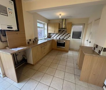 3 bedroom semi-detached house to rent - Photo 2