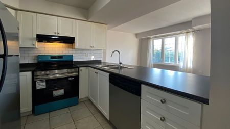 For Lease - 2614 Dashwood Drive Unit# 47, Oakville, Ontario - Photo 5