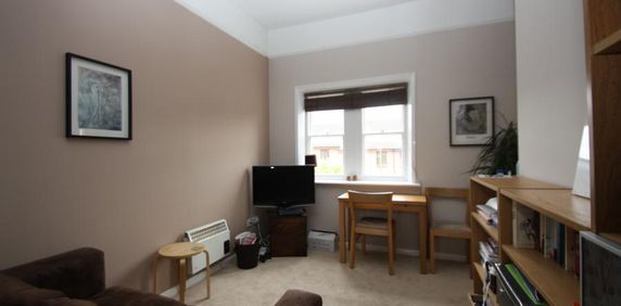 Raglan Road, Woking - 1 bedroomProperty for lettings - Seymours - Photo 2