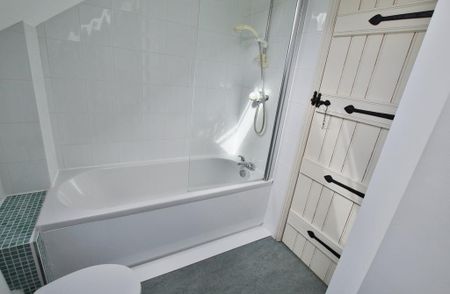 4 bedroom detached house to rent - Photo 3