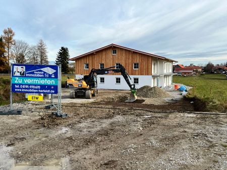 Schicke, barrierefreie 2-ZKB-Neubauwohnung in ruhiger Ortsrandlage mit Aufzug und Südbalkon - Photo 3