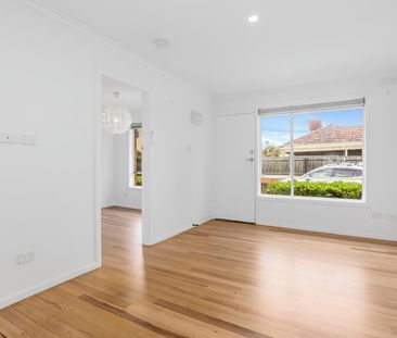 Register To Inspect // Stylish, Spacious & Exceptionally Convenient... - Photo 2