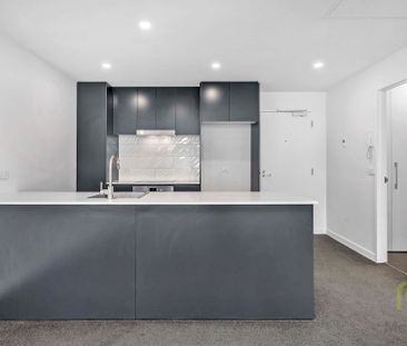 Modern Apartment in ideal location - Photo 3