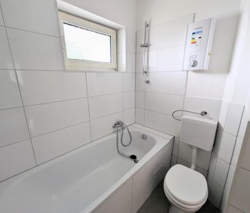 **Gemütliche Wohnung mit modernem Tageslichtbad und Loggia gewünsch... - Photo 1