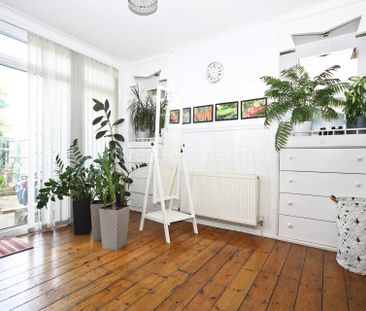 Price £2,300 pcm - Available 31/01/2026 - Unfurnished - Photo 2