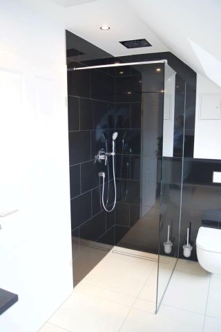 Jetzt aber! Schickes Dachgeschoss + Parkett + Fußbodenheizung + Loggia + tolles Bad + LED-Licht - Photo 2