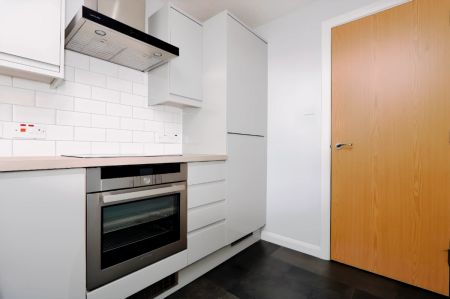 2Bedrooms, 1Bathrooms - Photo 2