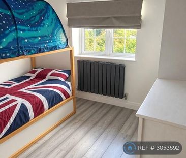 5 bedroom semi-detached house to rent - Photo 4