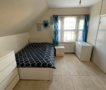 Room in a Shared House, Bounds Green Road, N11 - Photo 3