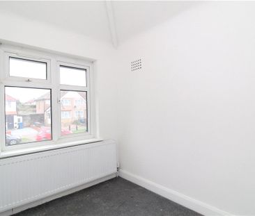 Long Elmes, Harrow, HA3 5JZ - Photo 2