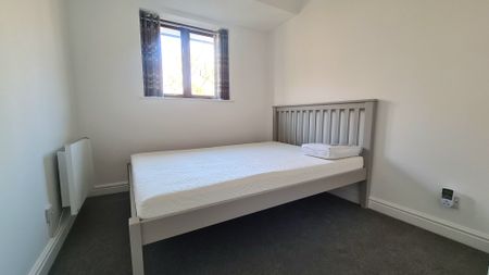 Ludlow Road, Maidenhead - Photo 3