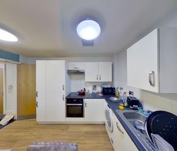 3 bedroom flat to rent - Photo 1