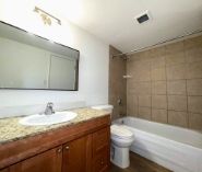 Bright 2-Bedroom Main Floor in Sunnyside – Prime Inner-City Location - Photo 1