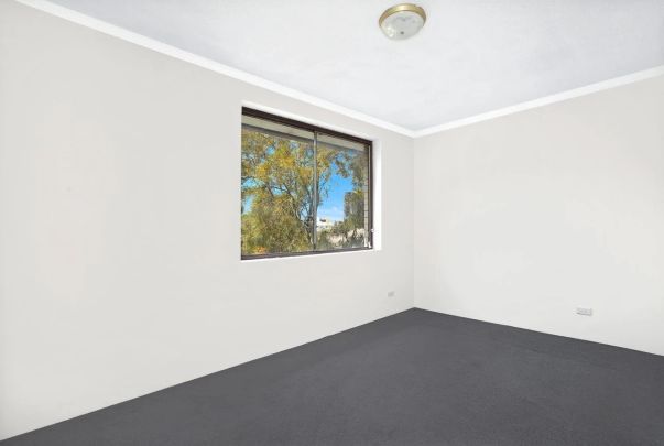 Spacious Two Bedroom Apartment with Balcony - Photo 1