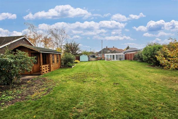 2 bedroom detached bungalow to rent - Photo 1