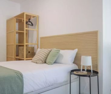 Room in a shared 6-bedroom apartment for rent in Arapiles. - Photo 4