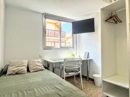 Carrer de Bernat i Baldoví, Burjassot, Valencian Community 46100 - Photo 3